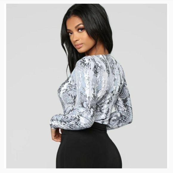 💥NWT- Grayish Snakeprint Longsleeve Bodysuit - Picture 2 of 14